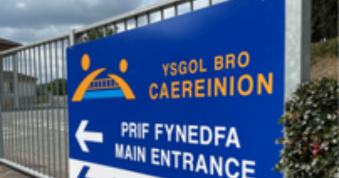 New all age school opens in Llanfair Caereinion